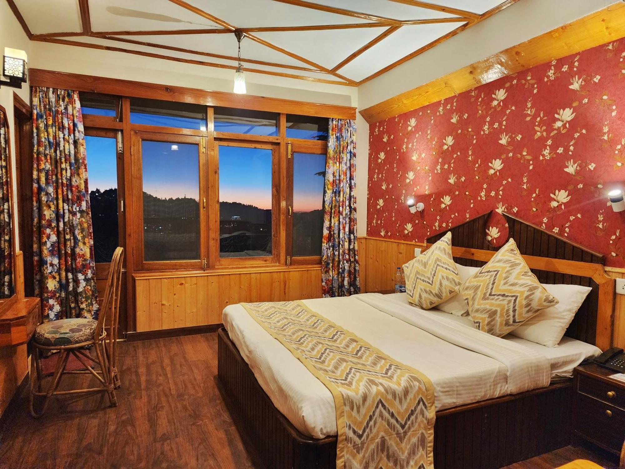 Hotel Pineview Shimla Buitenkant foto