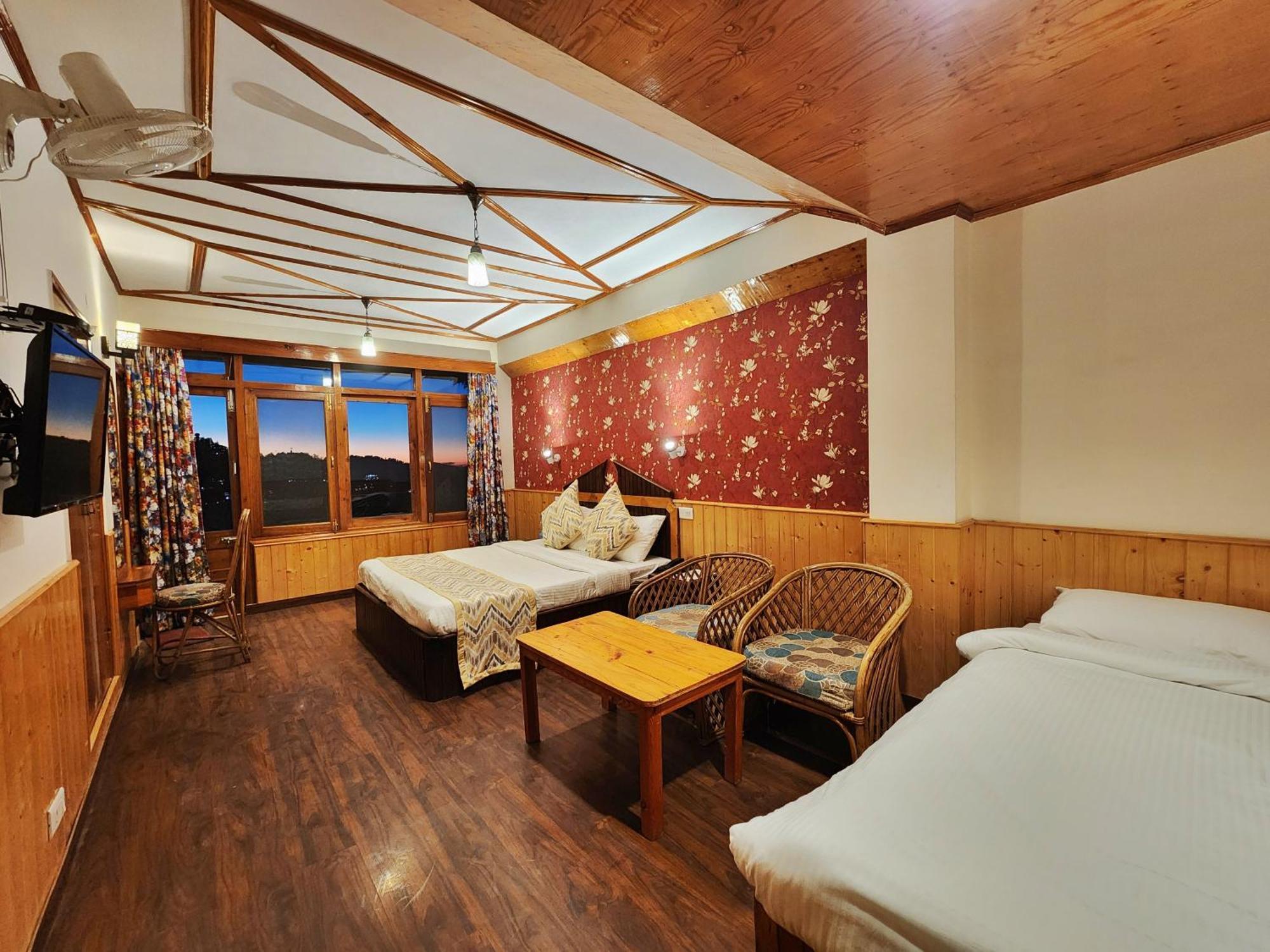 Hotel Pineview Shimla Buitenkant foto