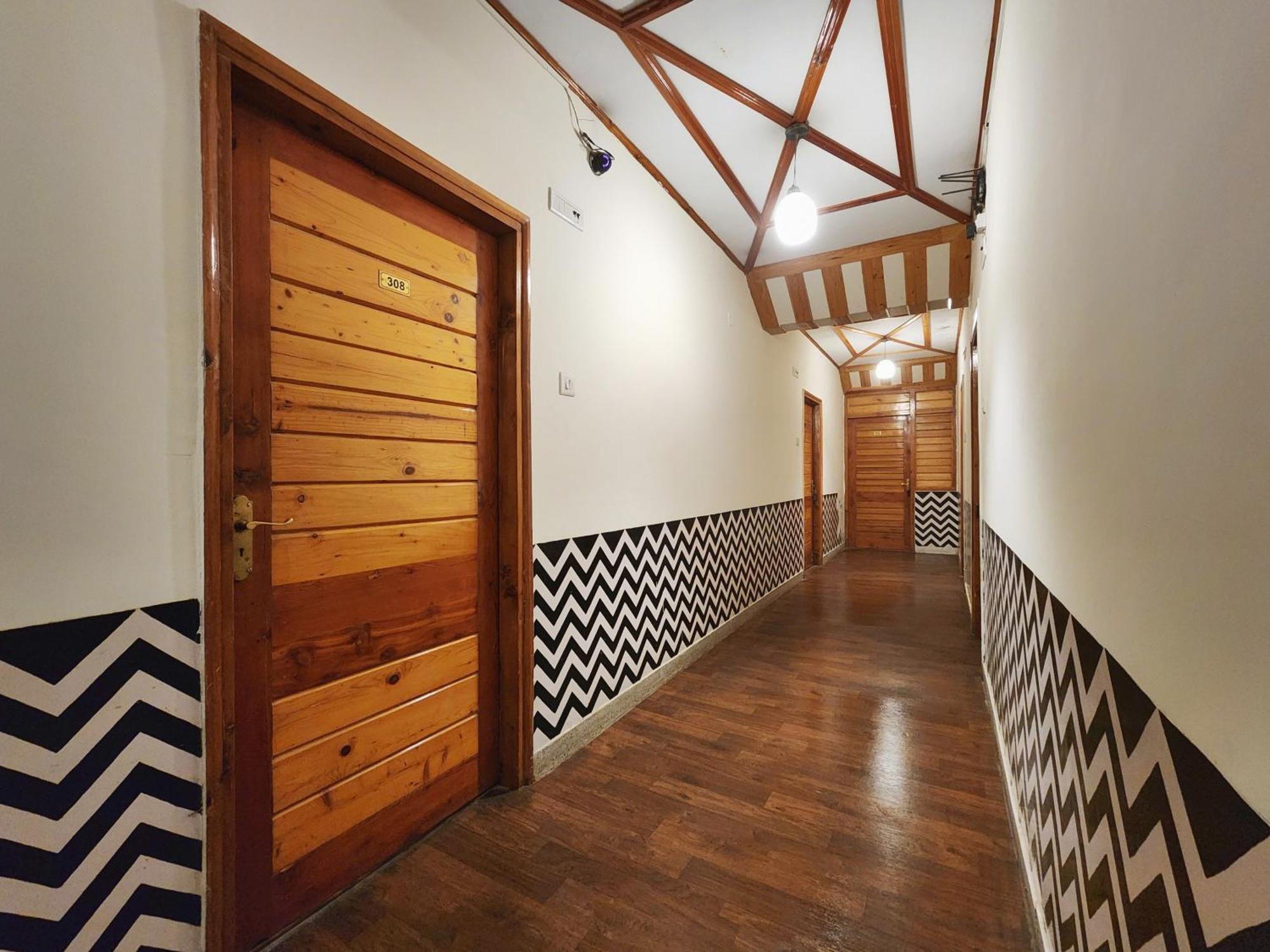 Hotel Pineview Shimla Buitenkant foto