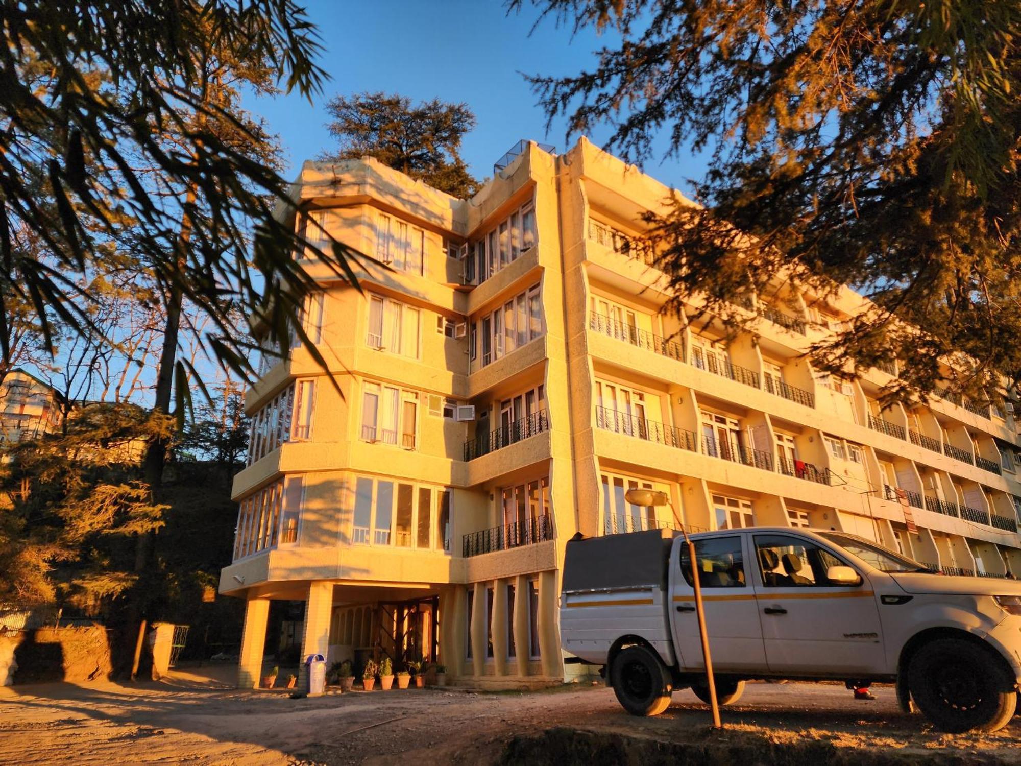 Hotel Pineview Shimla Buitenkant foto