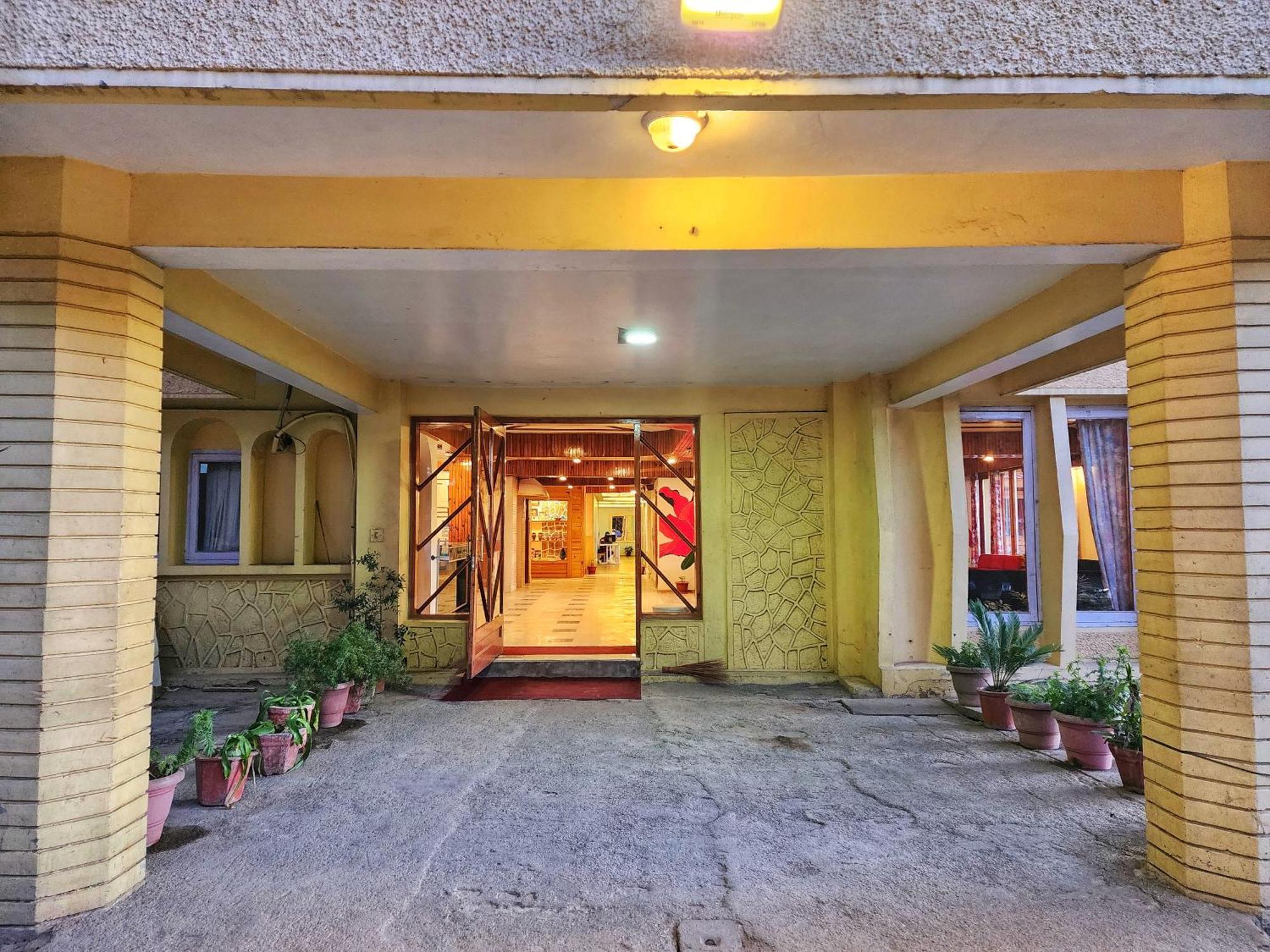 Hotel Pineview Shimla Buitenkant foto
