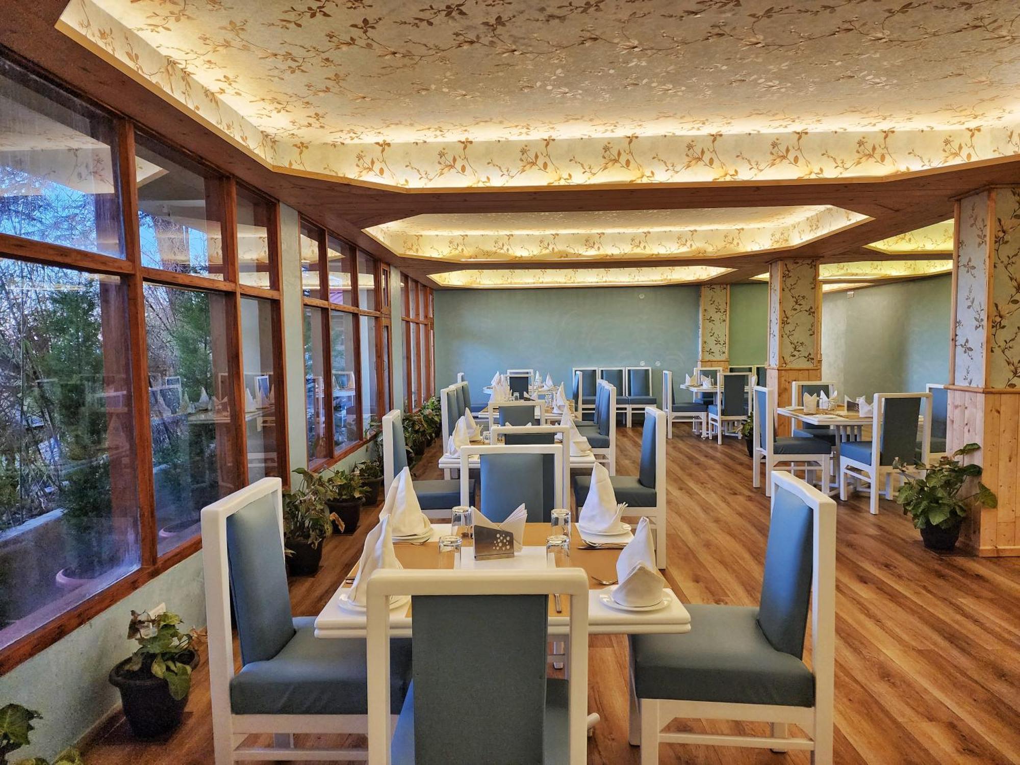 Hotel Pineview Shimla Buitenkant foto