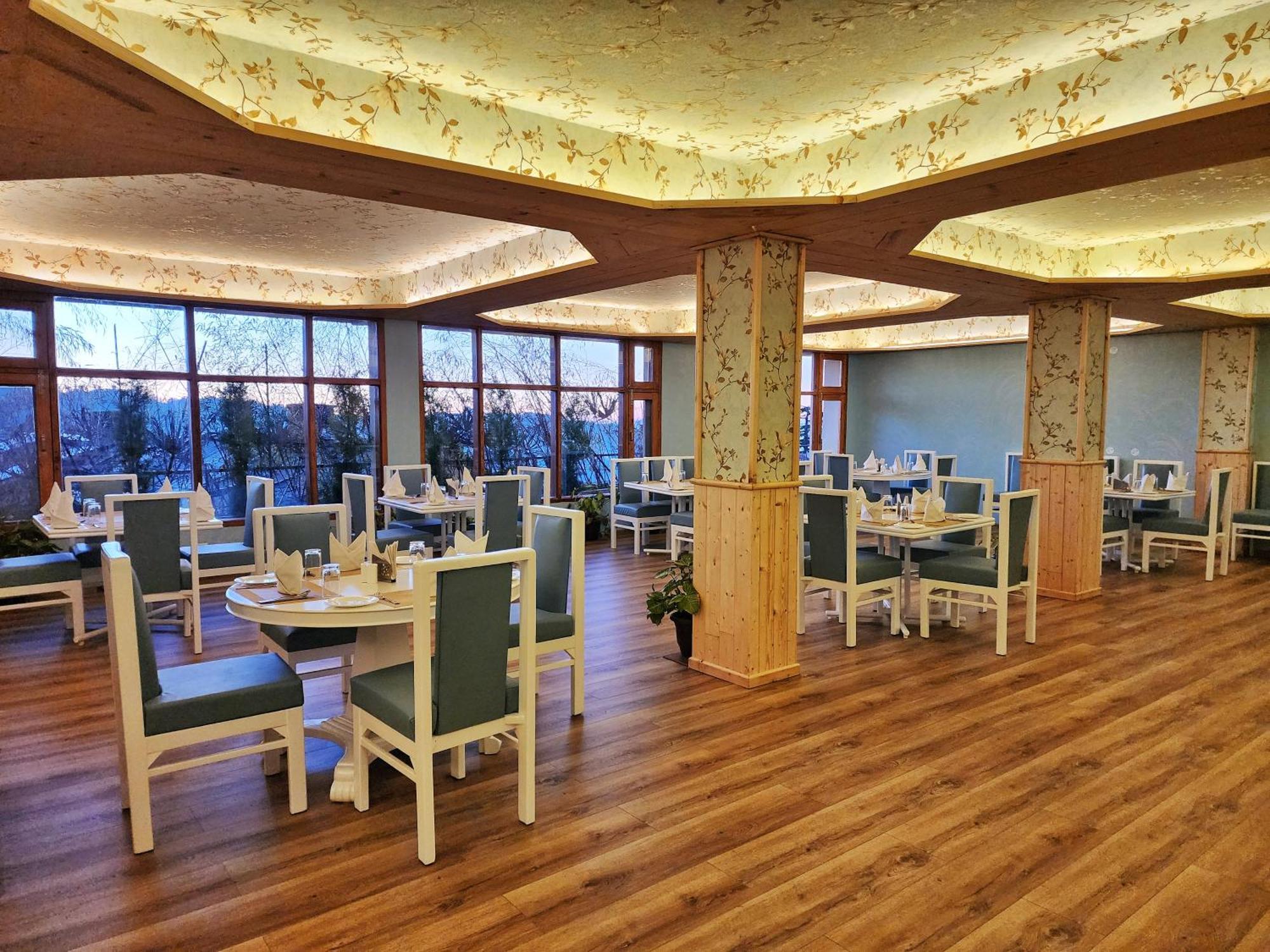 Hotel Pineview Shimla Buitenkant foto