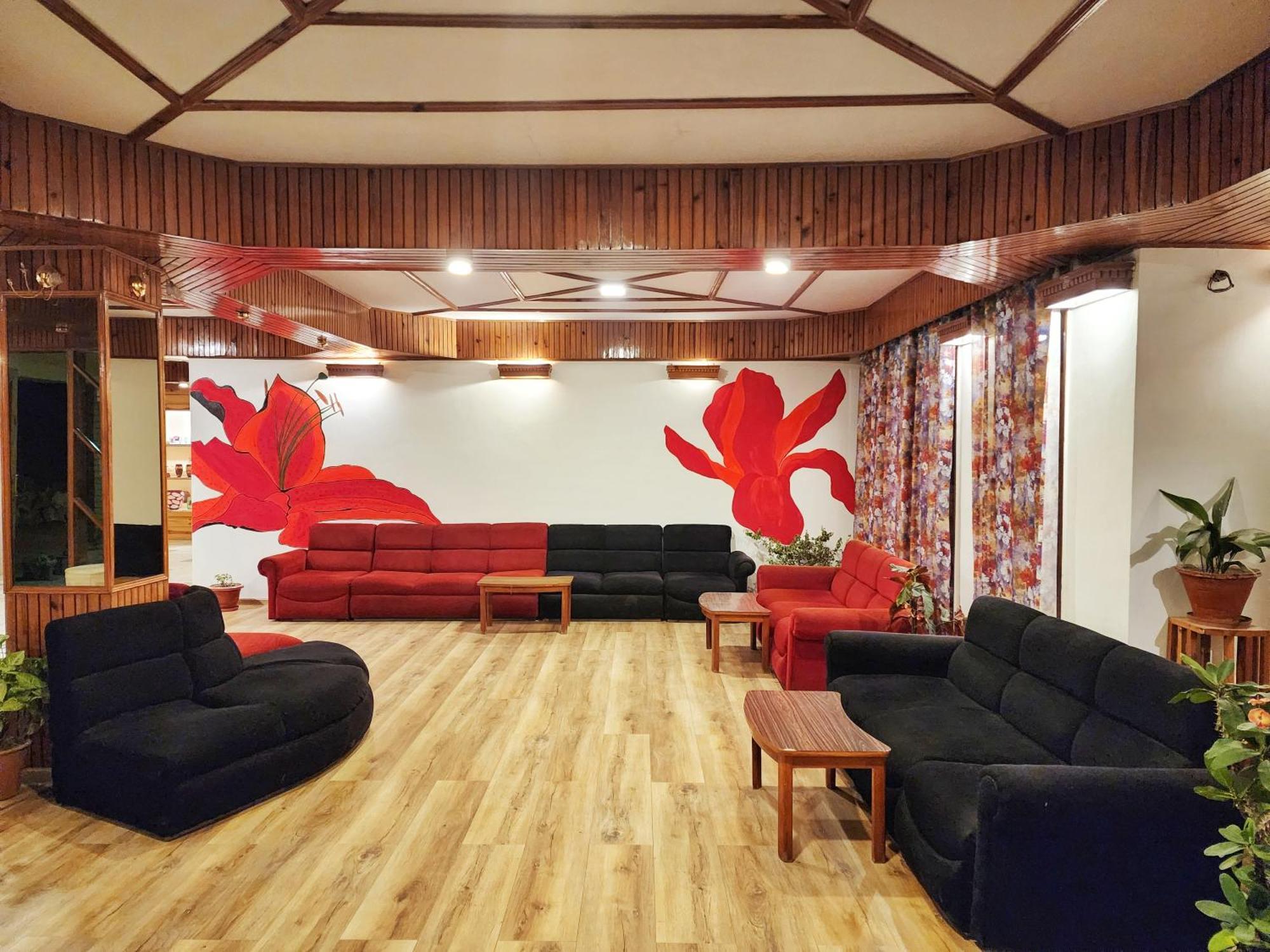 Hotel Pineview Shimla Buitenkant foto