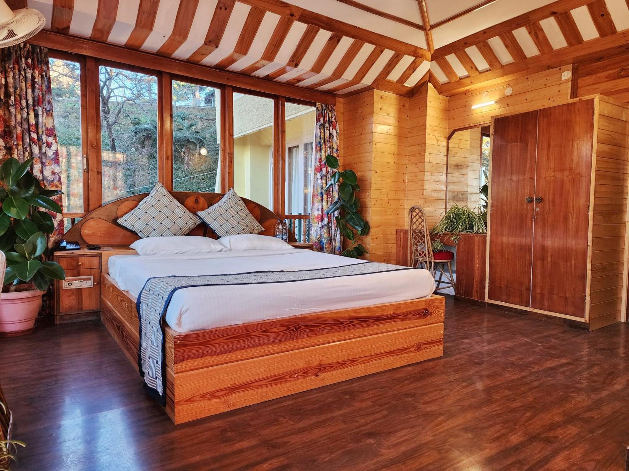 Hotel Pineview Shimla Buitenkant foto