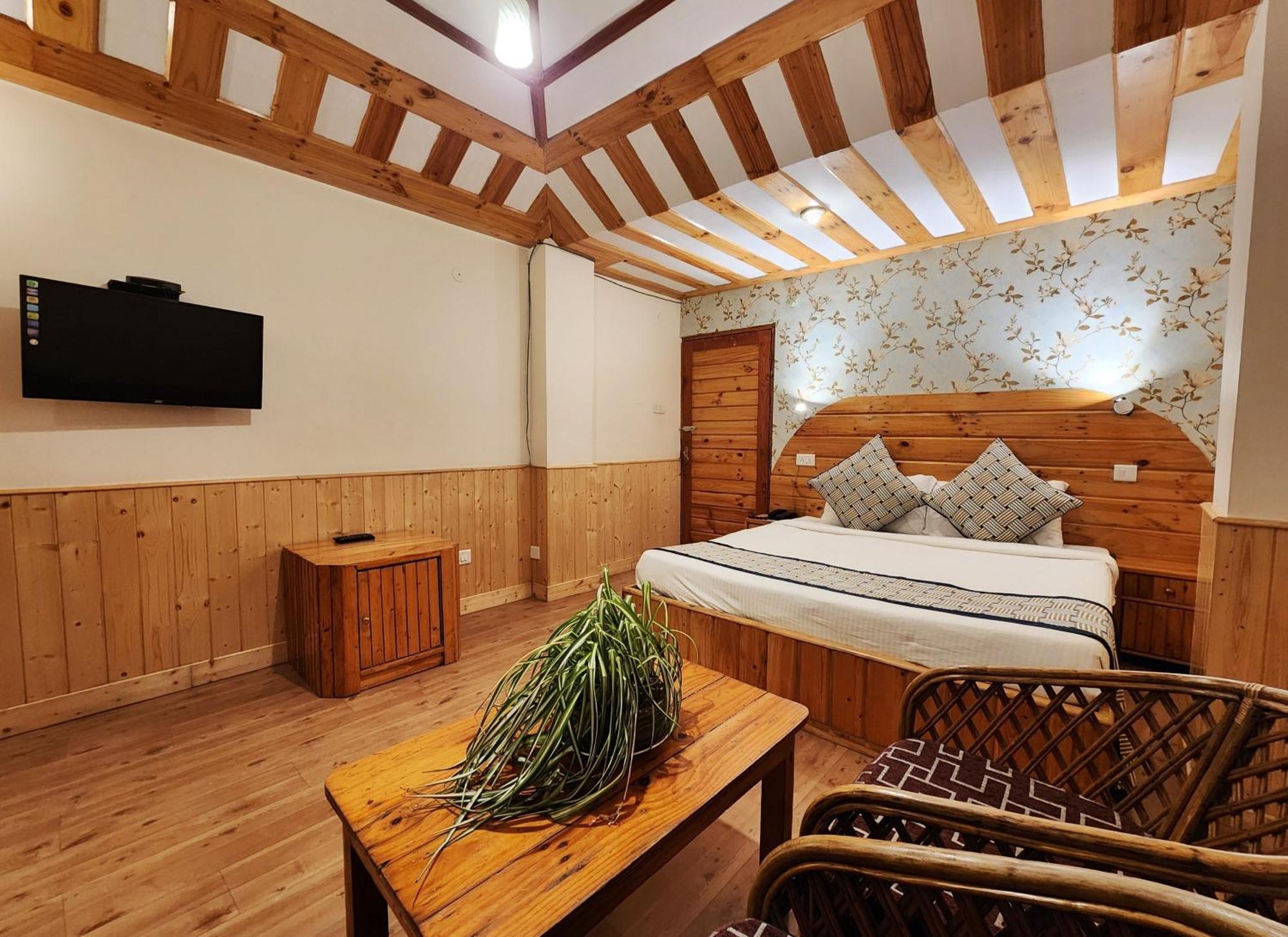 Hotel Pineview Shimla Buitenkant foto