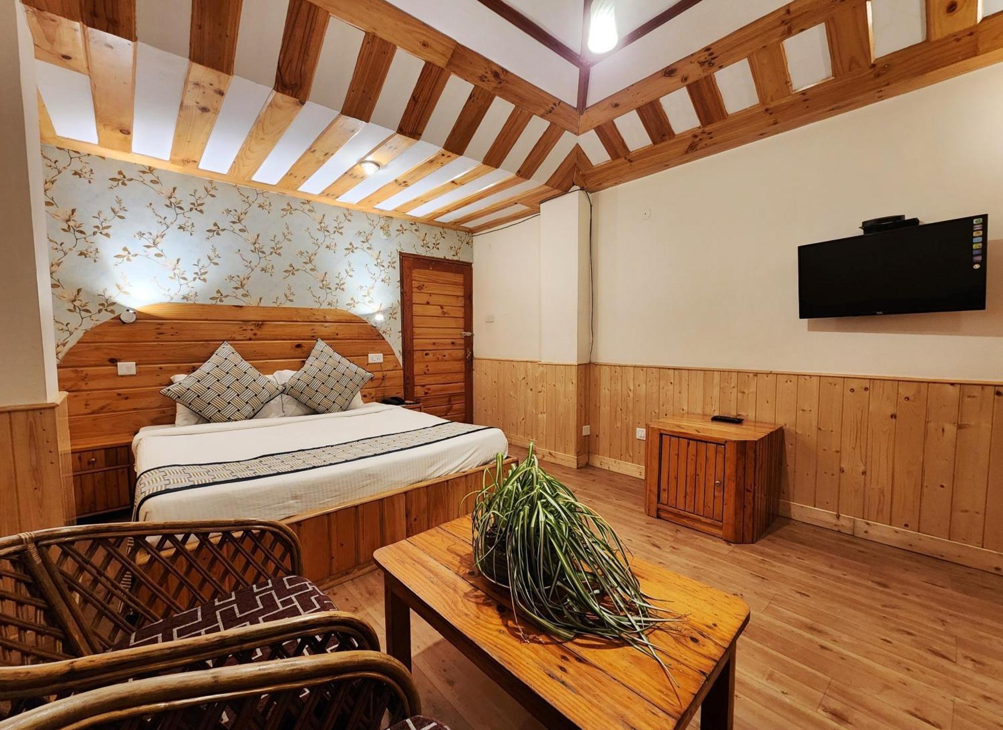 Hotel Pineview Shimla Buitenkant foto